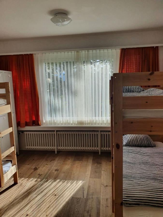 Viktoria Budget Hostel Zurich Bagian luar foto